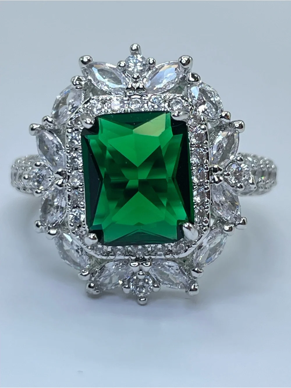 Swarovski Crystal Elements Emerald Green Crystal Halo Ary Deco Ring Silver Bold